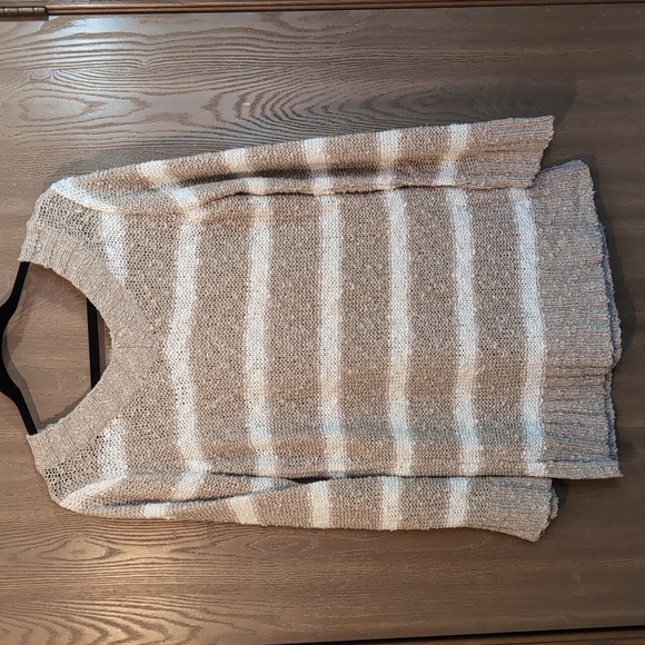 Beige and white striped sweater - Picture 2 of 7